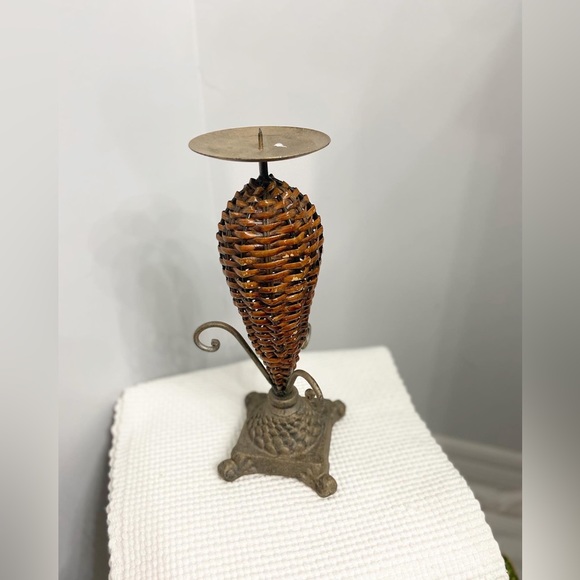 Wicker Candle holder with Metal Pedestal - Picture 4 of 4